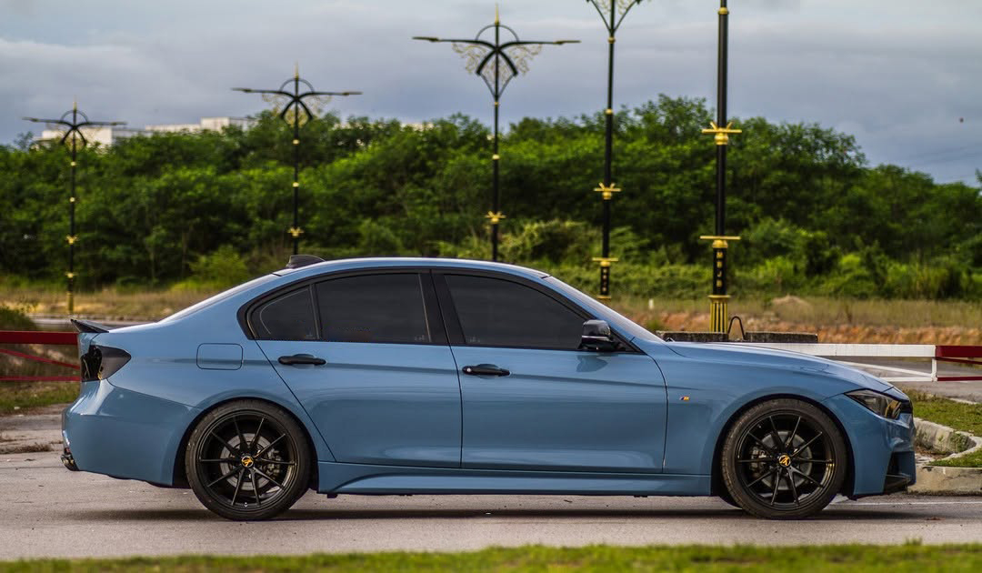 Ravoony Plus PET Gloss China Blue Car Vinyl Wrap review Neptune Wrap Co 04