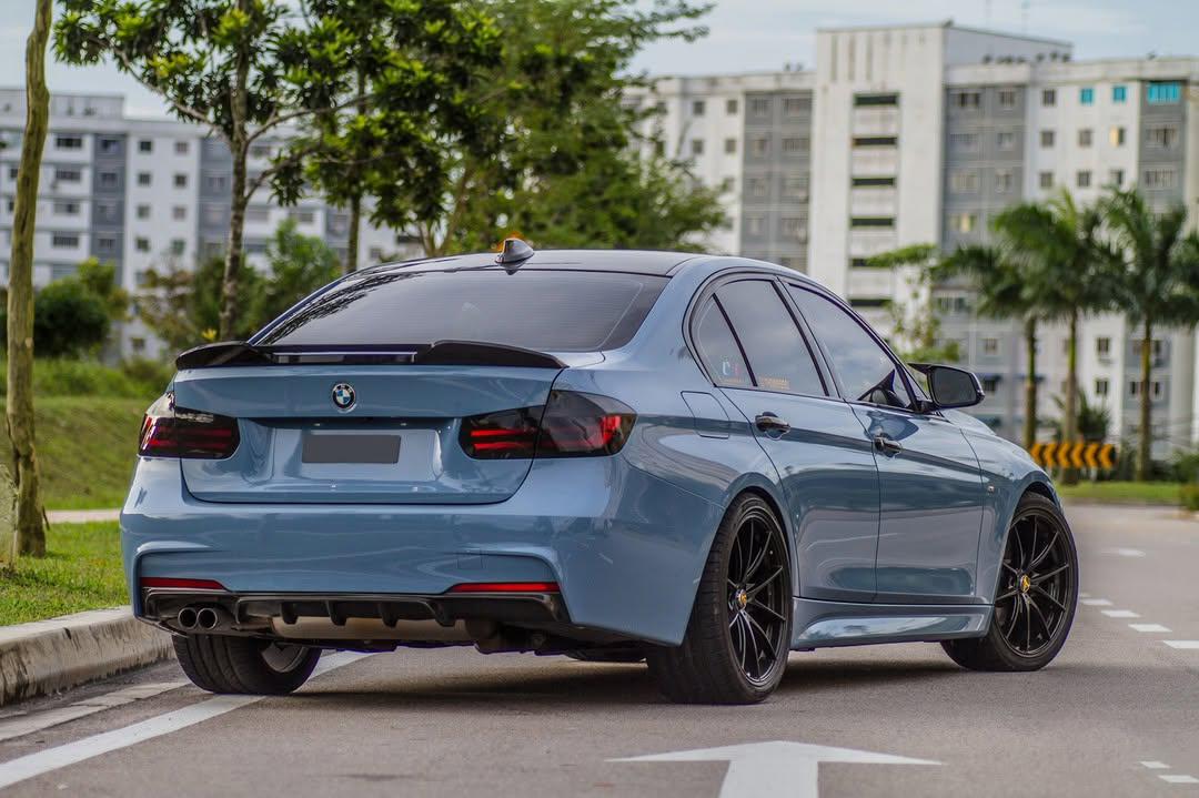 Ravoony Plus PET Gloss China Blue Car Vinyl Wrap review Neptune Wrap Co 02