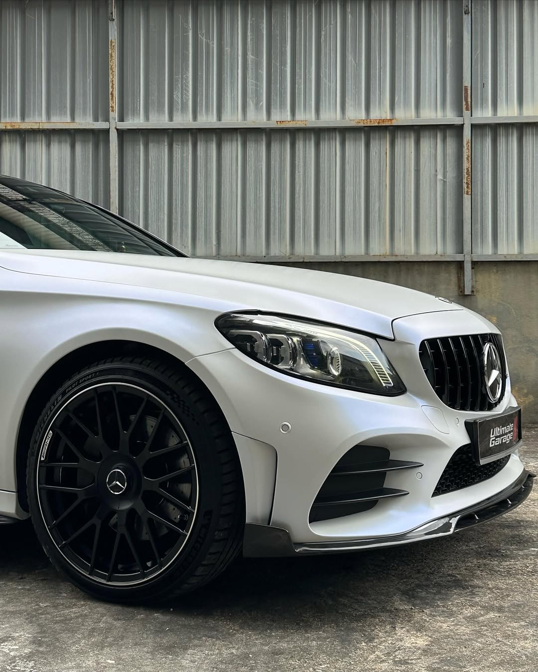 Ravoony Plus PET Glossy White to Blue Car Vinyl Wrap review Aether Aura Finishes 01