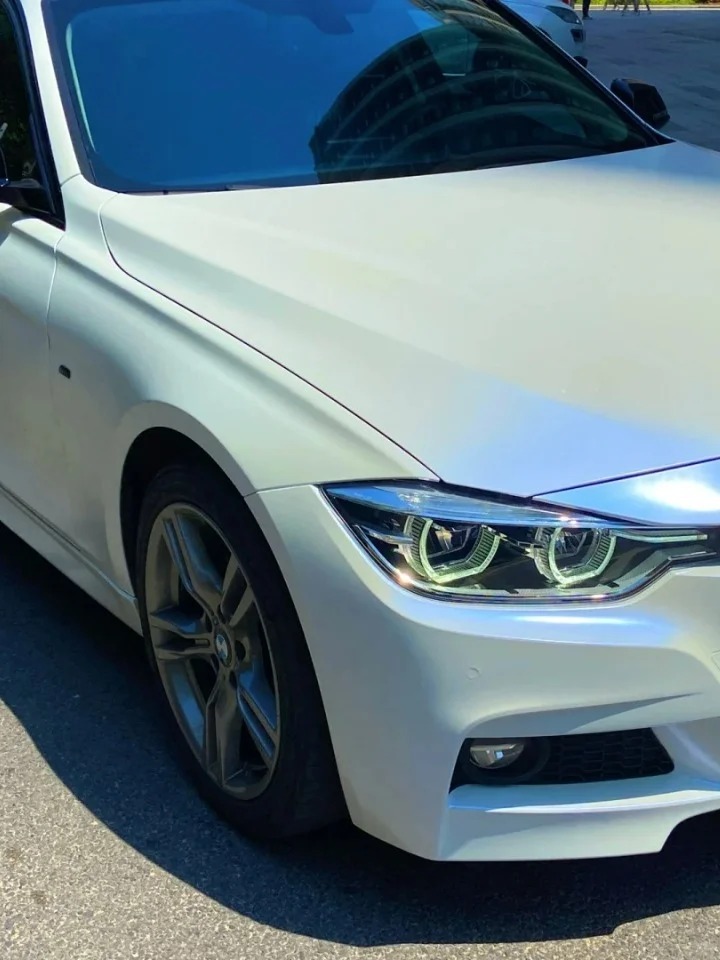 Ravoony Plus PET Glossy White to Blue Car Vinyl Wrap review Prismatic Shift Studio 01