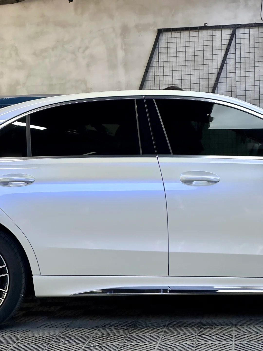 Ravoony Plus PET Glossy White to Blue Car Vinyl Wrap review Nimbus Flow Wraps 00