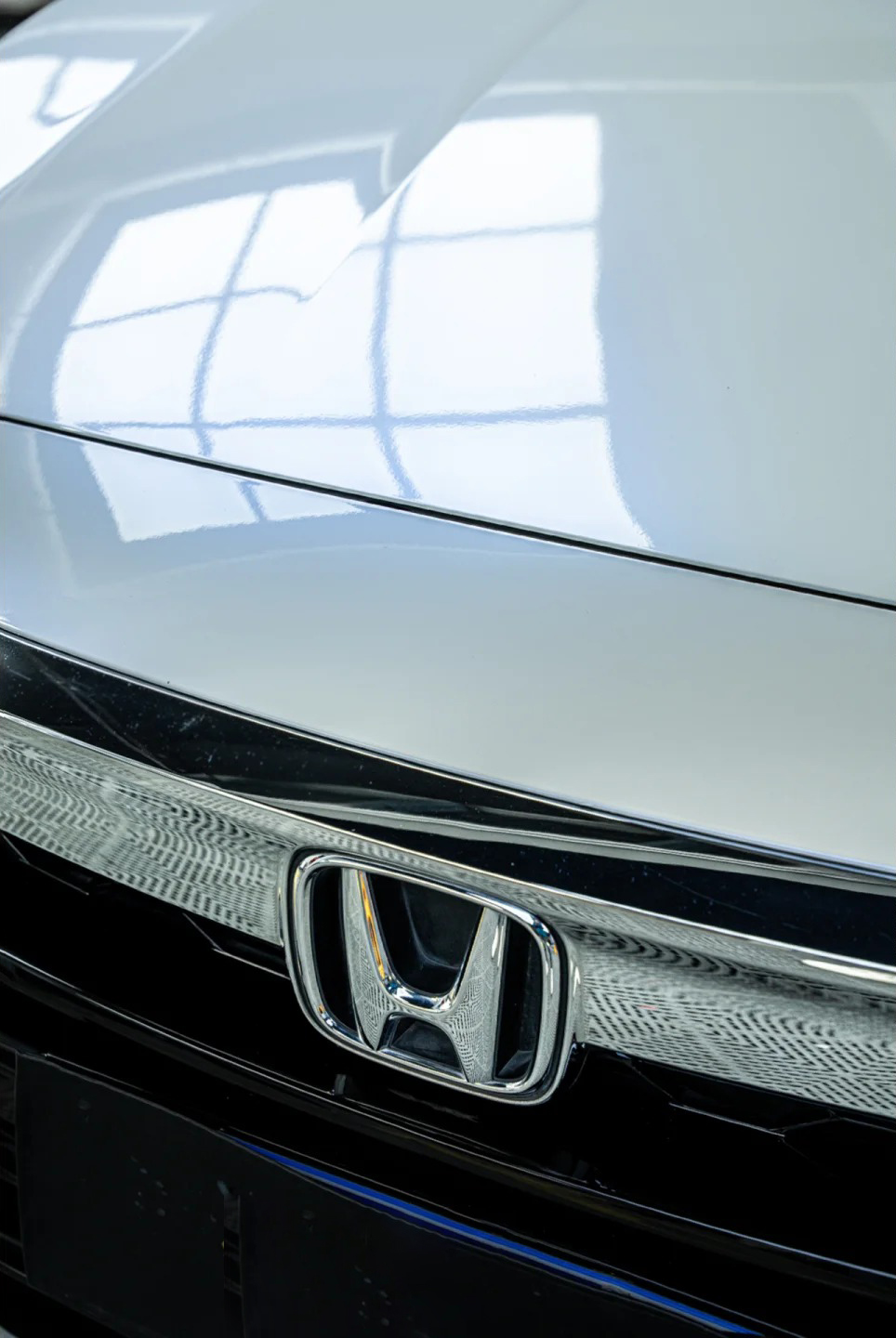 Ravoony Plus PET Glossy White to Blue Car Vinyl Wrap review Lumina Glide Studio 01