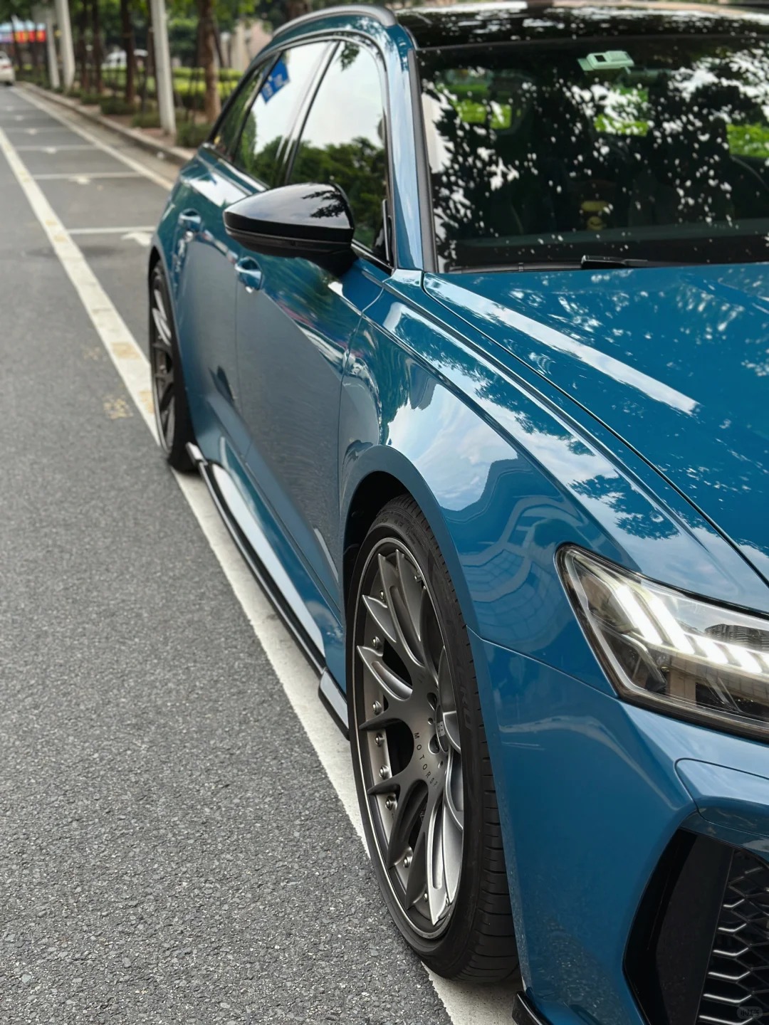 Ravoony Basic PET Gloss Butterfly Valley Blue Vinyl Car Wrap review Maya Chen 02