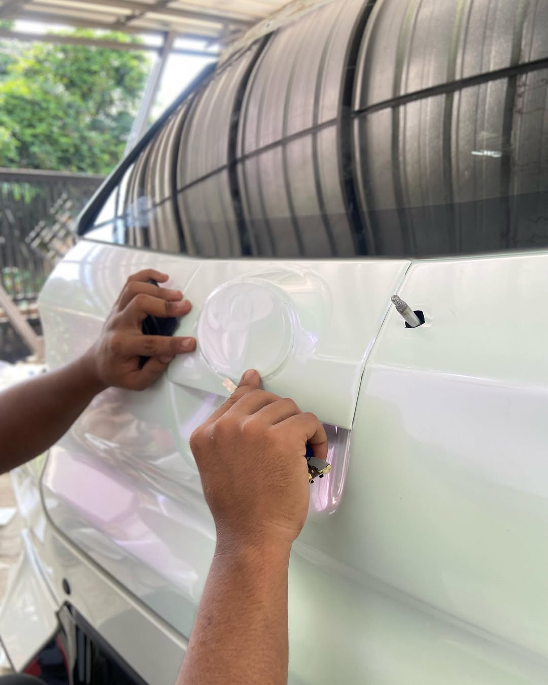 Ravoony Plus PET Glossy White to Purple Vinyl Car Wrap review Nova Iris Finishes 00