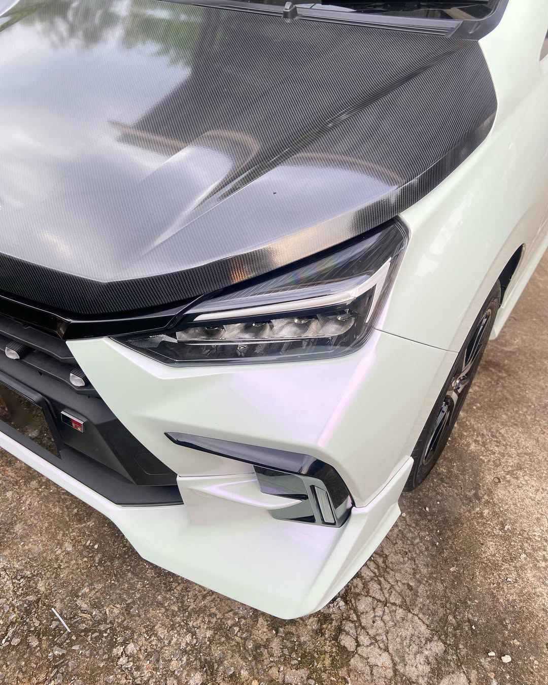 Ravoony Plus PET Glossy White to Purple Vinyl Car Wrap review Nova Iris Finishes 03