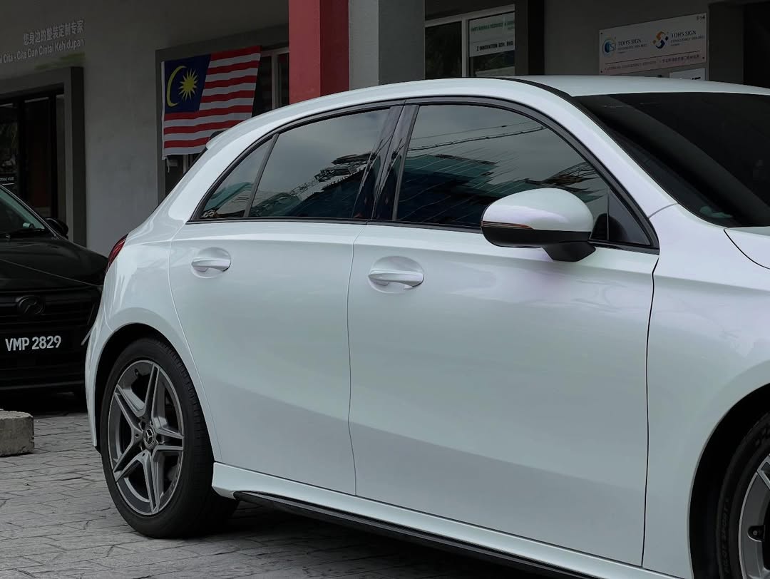 Ravoony Plus PET Glossy White to Purple Vinyl Car Wrap review Prism Petal Pros 02