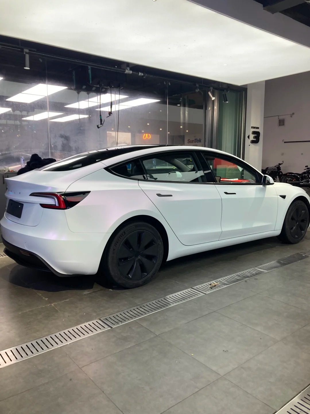 Ravoony Plus PET Matte White To Pink Car Vinyl Wrap review Elodie Mist 02