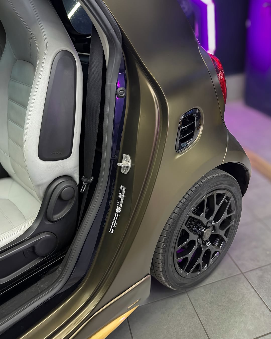 Ravoony Pro TPU Satin Gold Green Color PPF Film review Khaki Gold Studio 02