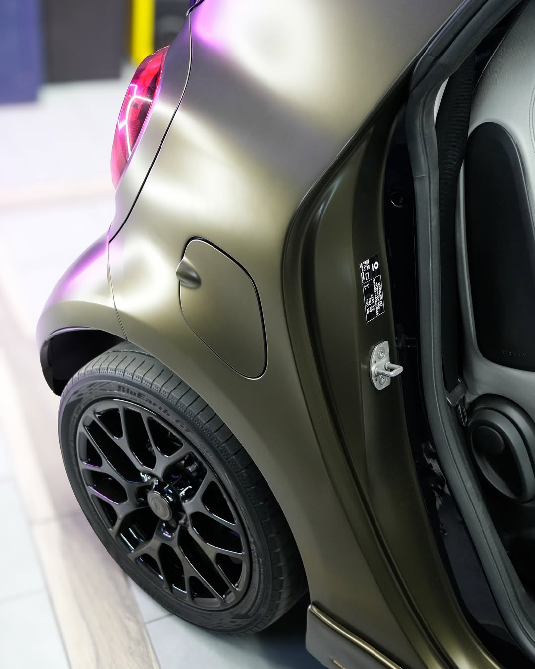 Ravoony Pro TPU Satin Gold Green Color PPF Film review Khaki Gold Studio 05