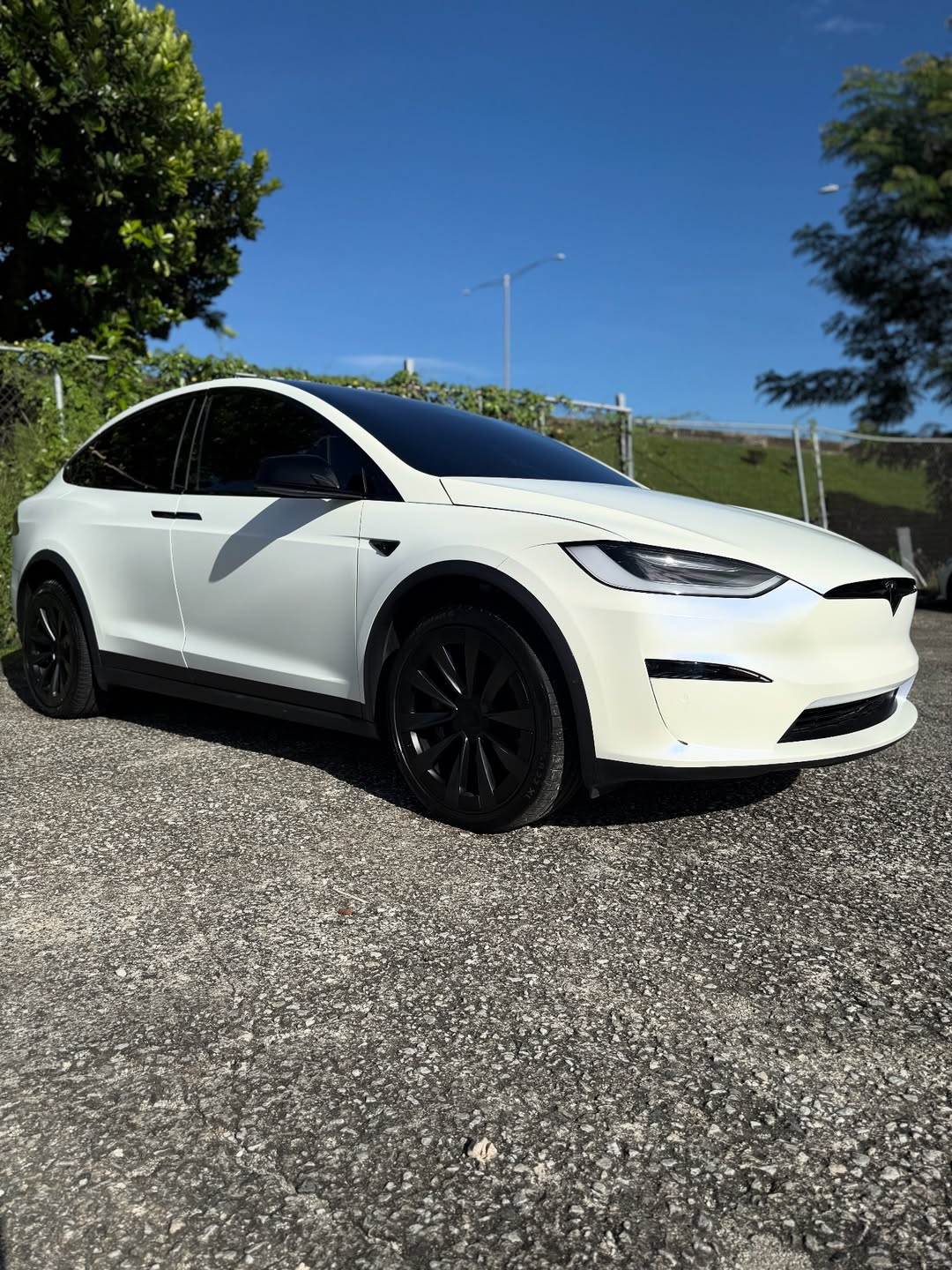 Ravoony Plus Matte Pure Metallic White to Blue Car Vinyl Wrap review Glacier Gleam Garage 02