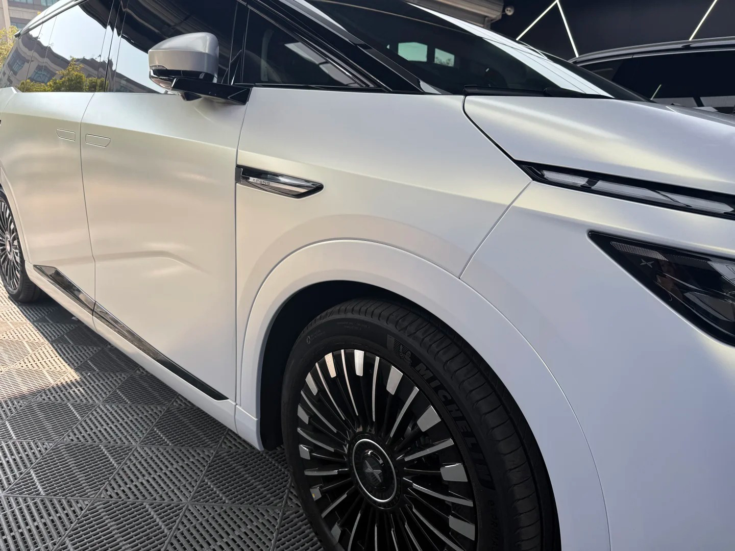    Ravoony Plus Satin Ceramic White to Gold Car Wrap review Clara Frost 00