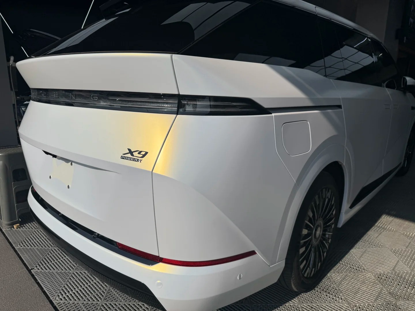    Ravoony Plus Satin Ceramic White to Gold Car Wrap review Arthur "Linen" Wells