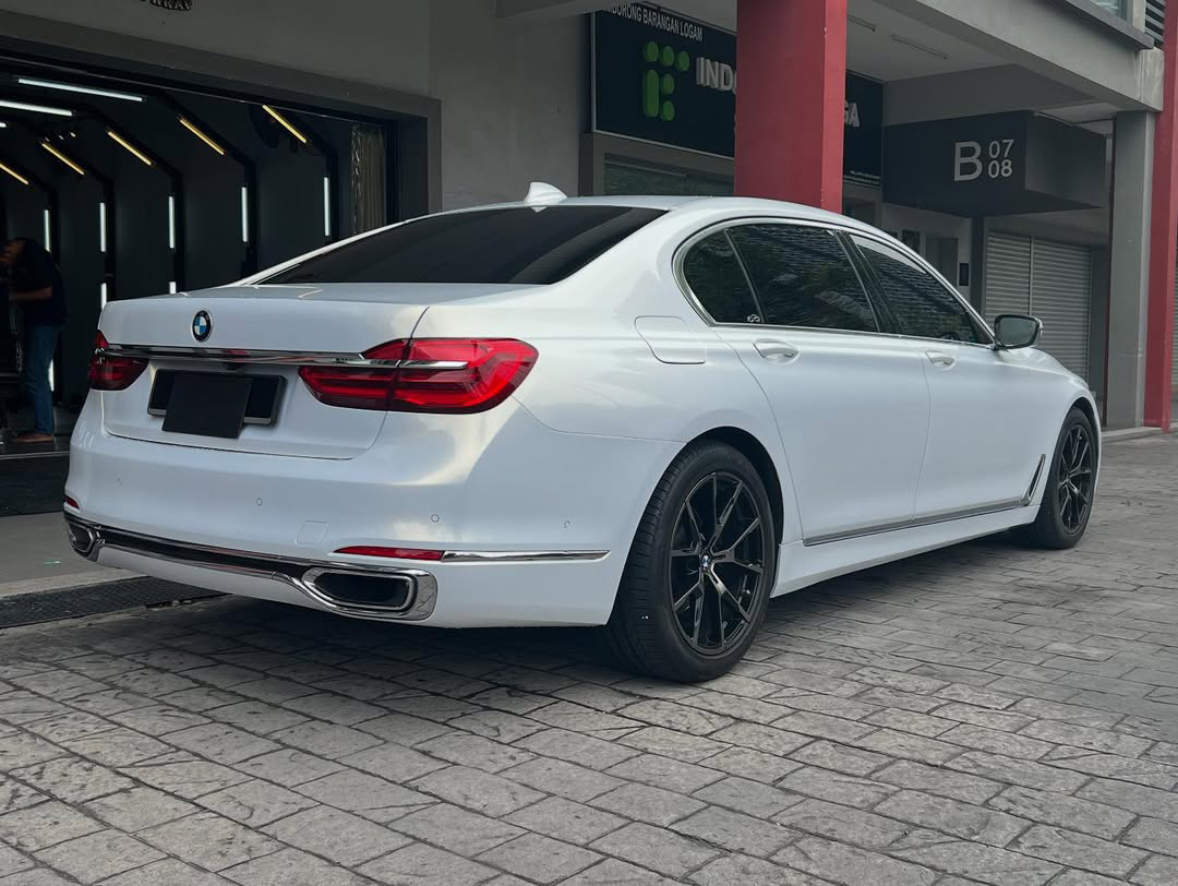 Ravoony Plus Glossy White to Gold Car Wrap Nissan Altima Wrap review Alexander Allen 05