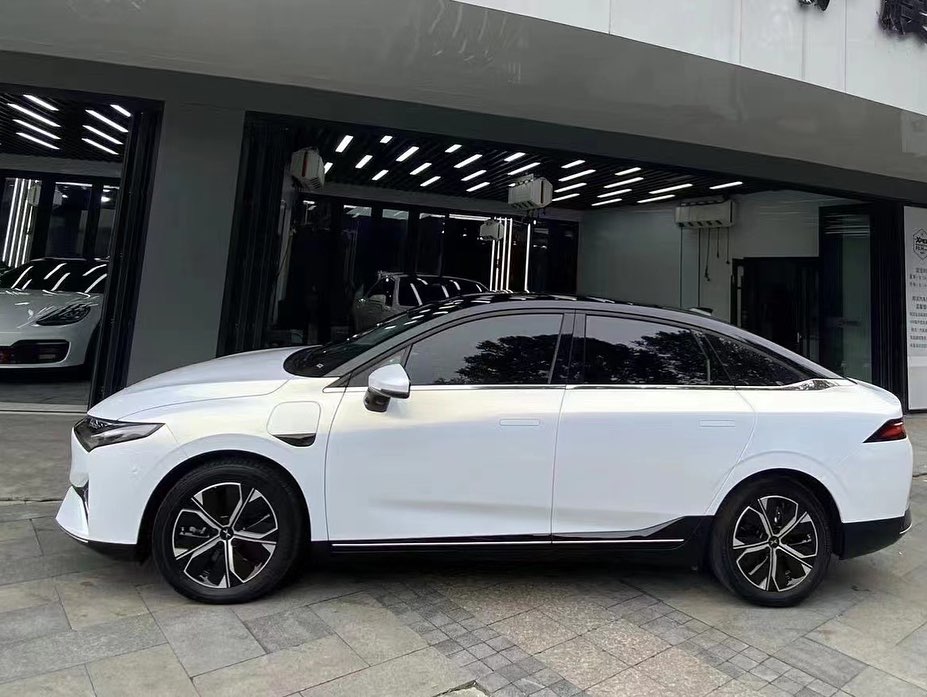 Ravoony Plus Glossy White to Gold Car Wrap Nissan Altima Wrap review Ethan Shaw 01