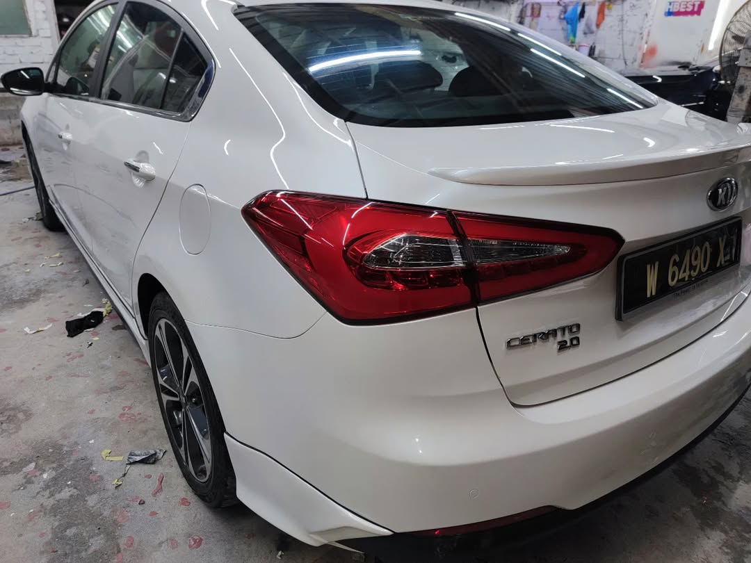 Ravoony Basic PET Glossy Crystal White Car Vinyl Wrap review Felix Grant 01