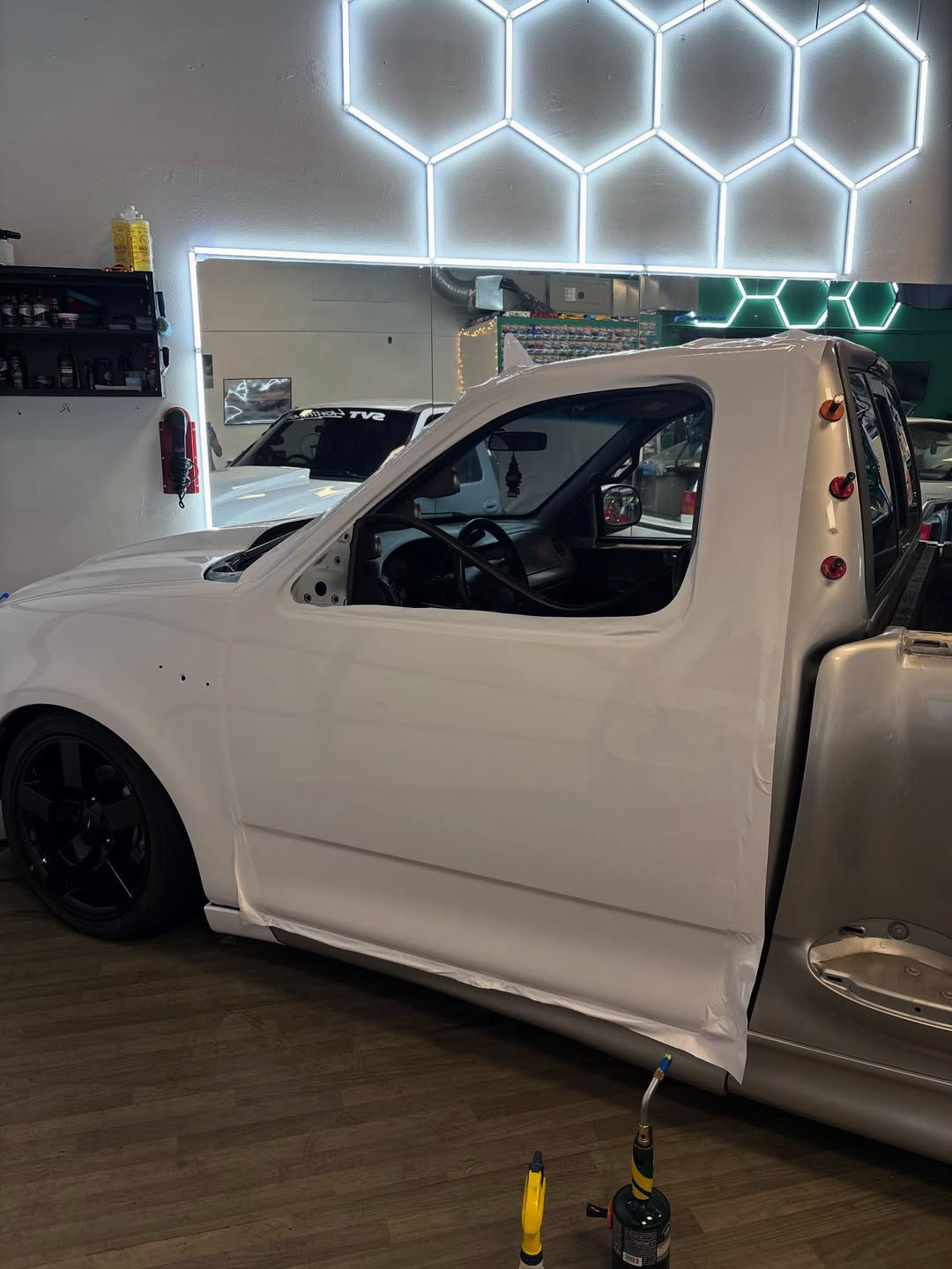 Ravoony Basic PET Glossy Crystal White Car Vinyl Wrap review Leo Parks 04