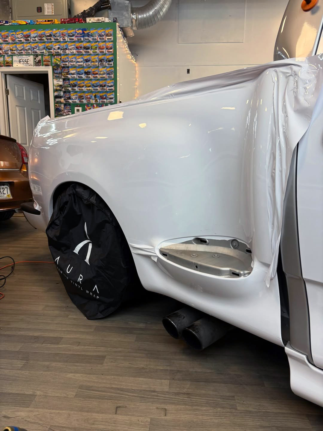 Ravoony Basic PET Glossy Crystal White Car Vinyl Wrap review Leo Parks 03