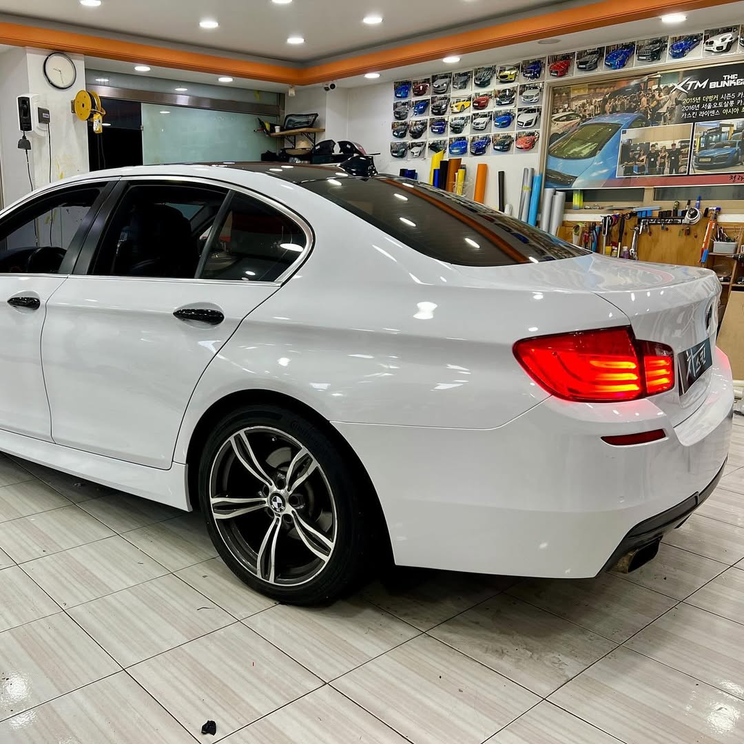 Ravoony Basic PET Glossy Crystal White Car Vinyl Wrap review Jude Keller 01