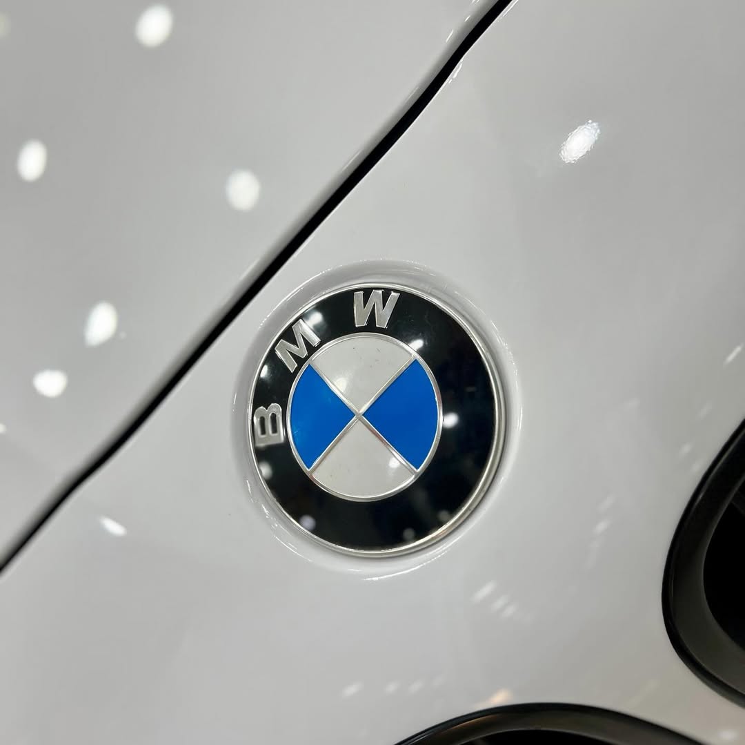 Ravoony Basic PET Glossy Crystal White Car Vinyl Wrap review Jude Keller 03