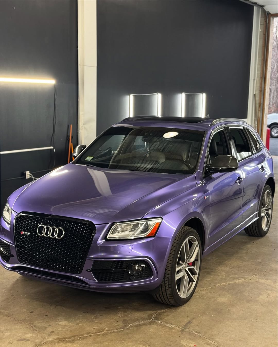 Ravoony Plus PET Gloss Liquid Metallic Viola Purple Car Wrap review Emily Clark 01