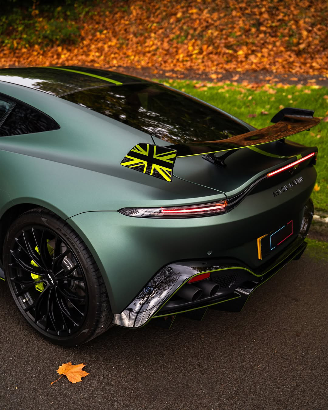 Ravoony Plus PET Matte Emerald Green Car Vinyl Wrap review Olivia Martinez 02