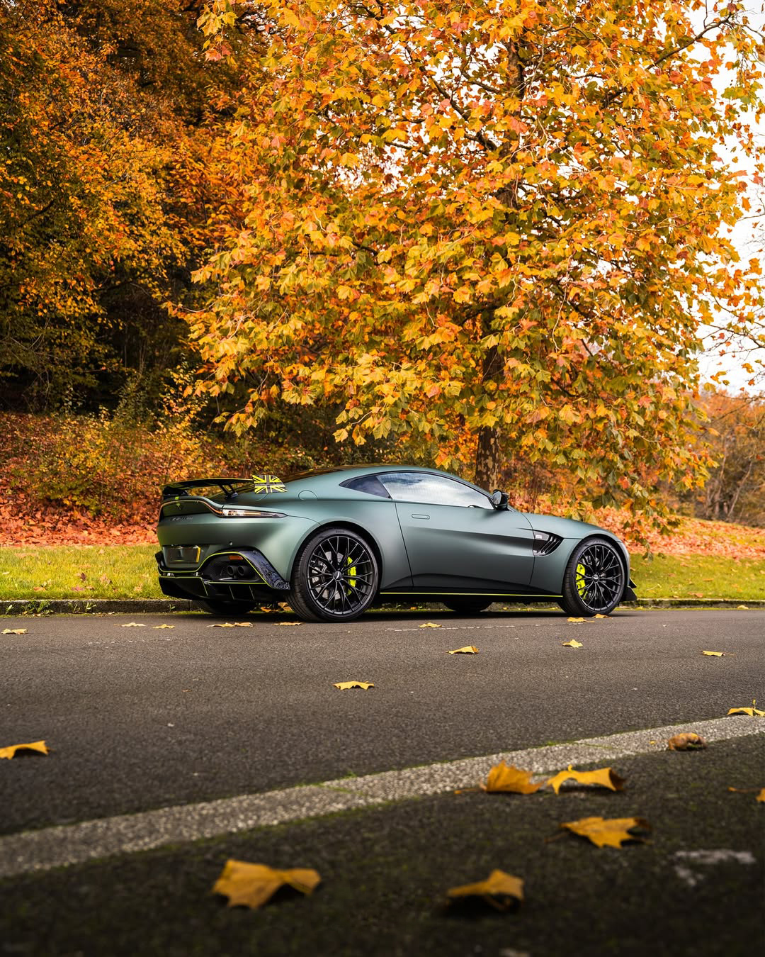 Ravoony Plus PET Matte Emerald Green Car Vinyl Wrap review Olivia Martinez 01