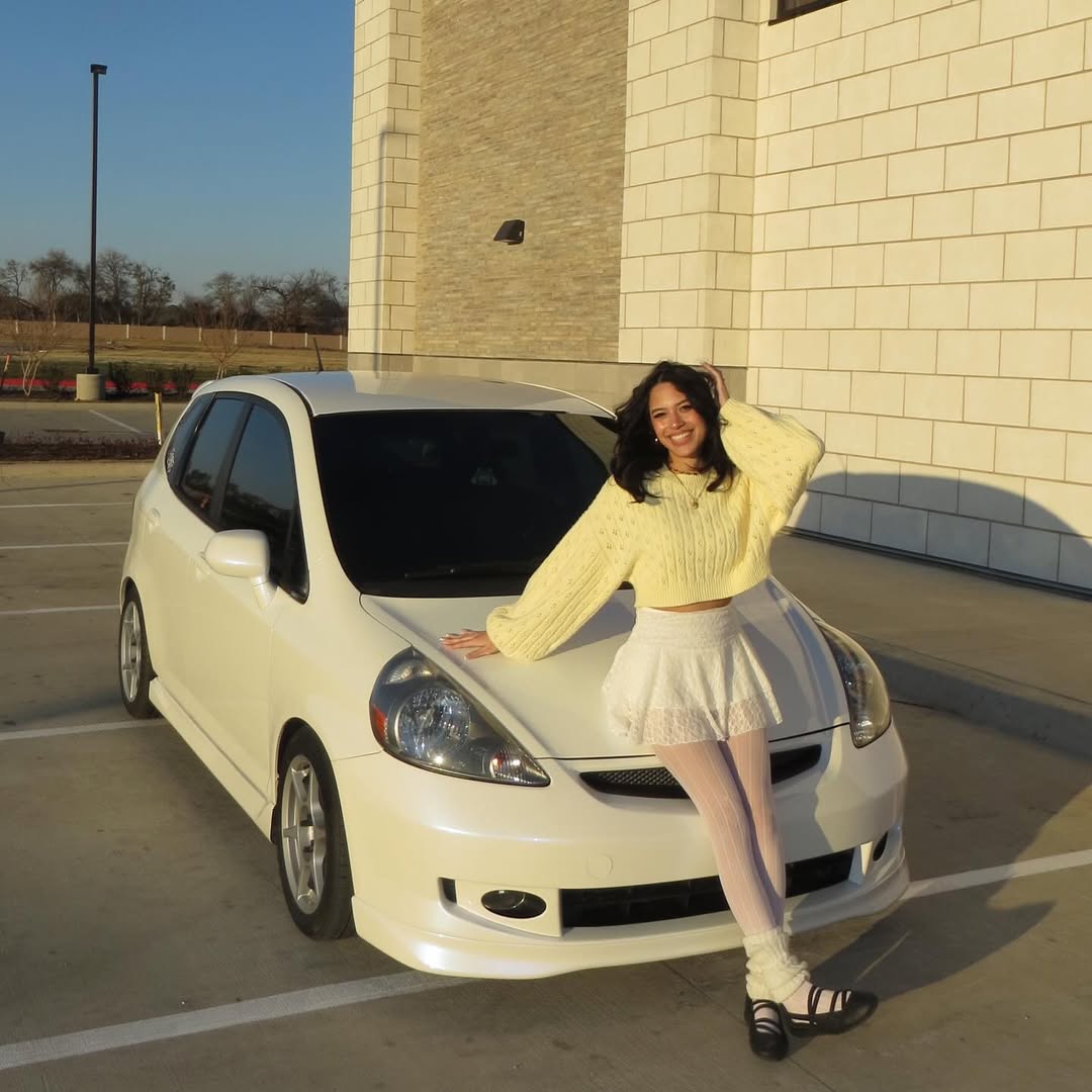 Ravoony Plus PET Glossy White to Blue Car Vinyl Wrap review blondedjay 00