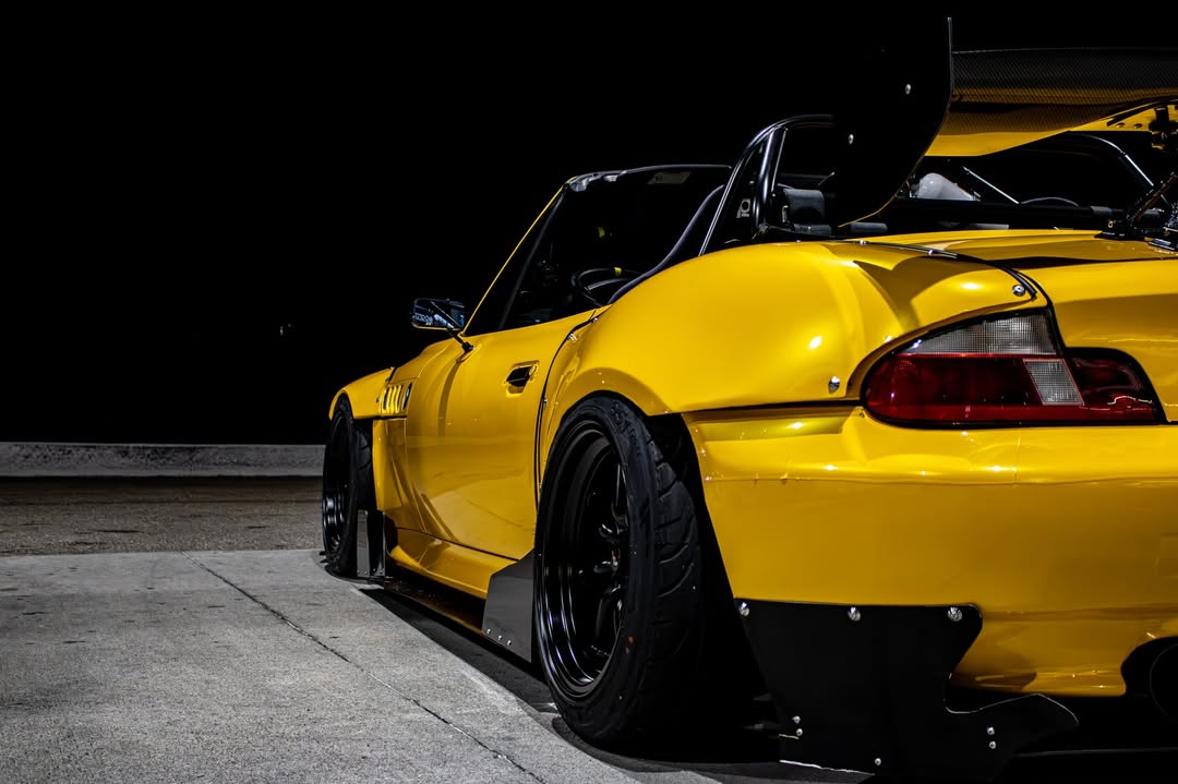 Ravoony Plus Glossy Metallic Yellow Car Wrap review Sven Spiter 04