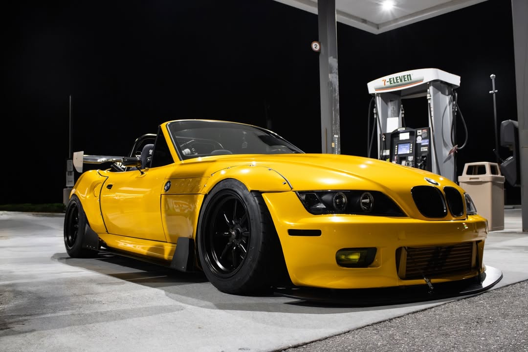 Ravoony Plus Glossy Metallic Yellow Car Wrap review Sven Spiter 02