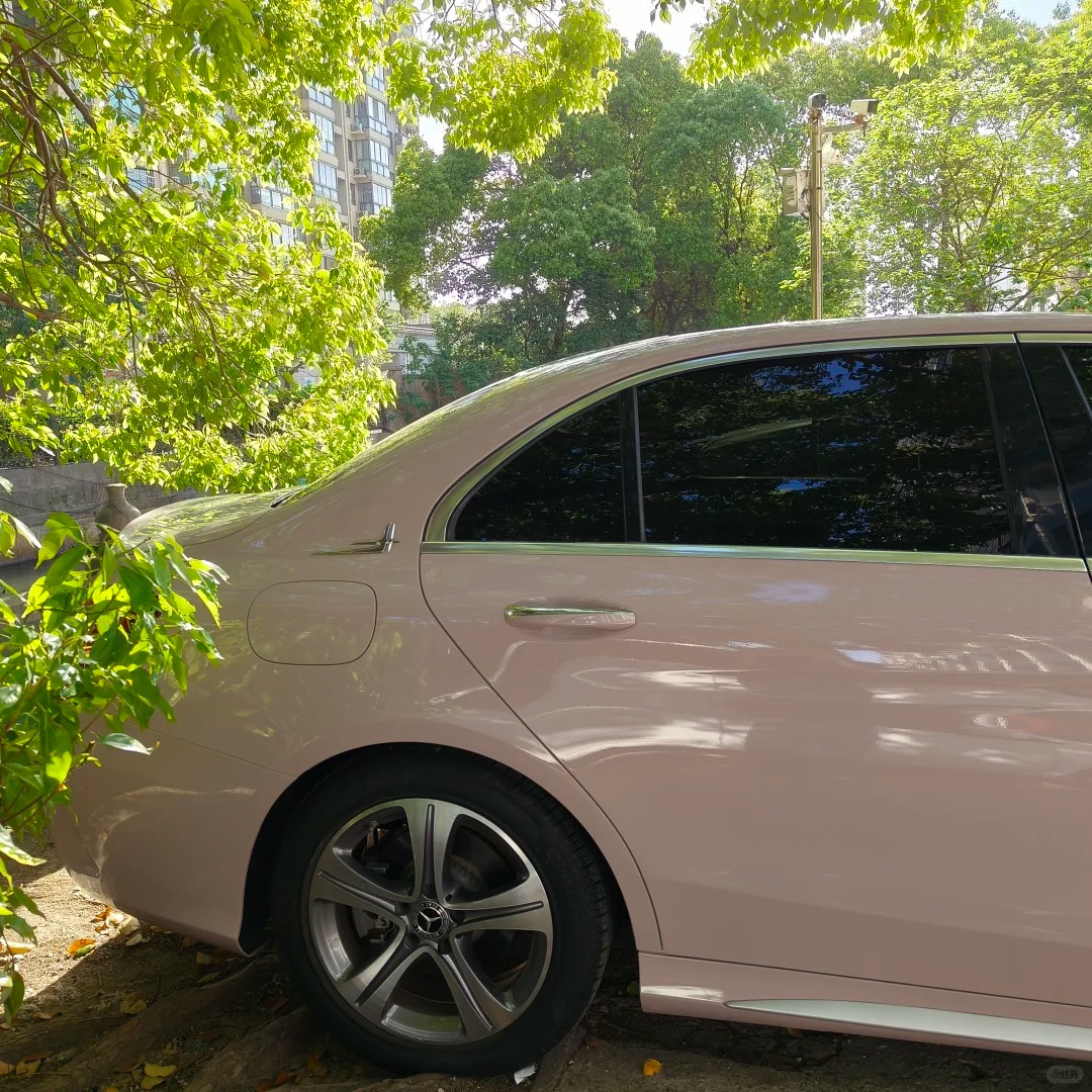 Ravoony Plus PET Premium Super Gloss Latte Beige Vinyl Wrap review Dylan Parker 01