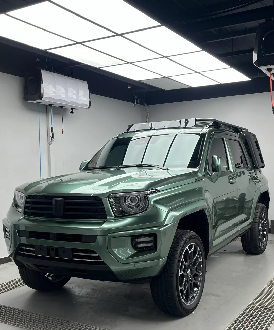 Ravoony Basic Ferrari Gloss Verde Francesca Green Vinyl Car Wrap review Asher Diaz 00