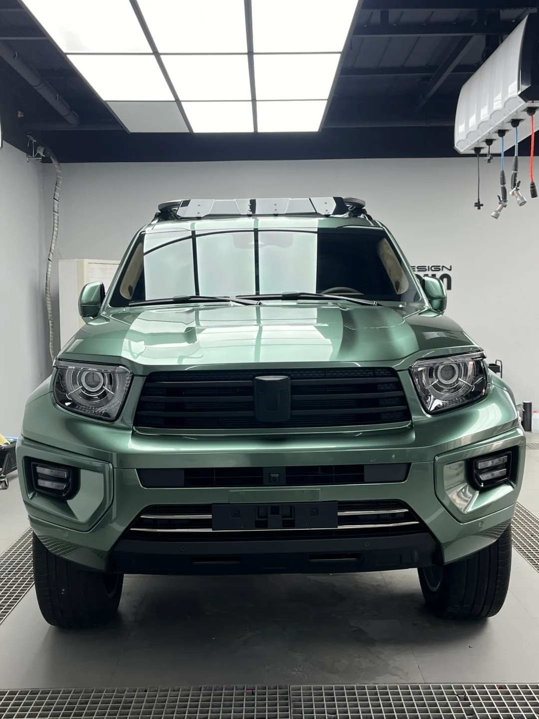 Ravoony Basic Ferrari Gloss Verde Francesca Green Vinyl Car Wrap review Asher Diaz 01