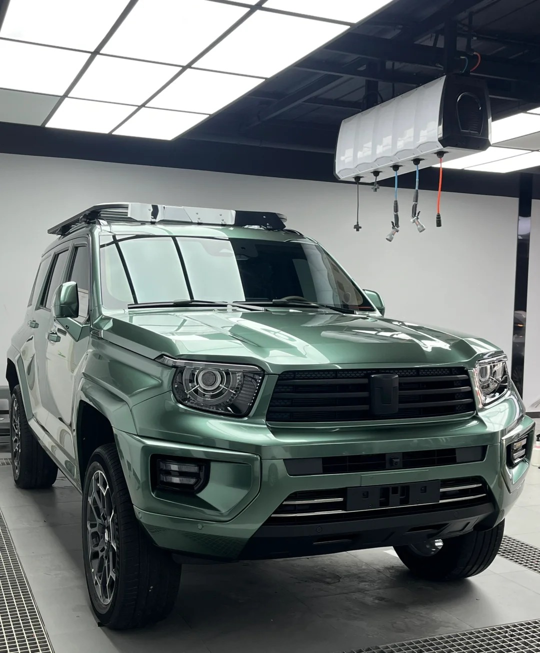 Ravoony Basic Ferrari Gloss Verde Francesca Green Vinyl Car Wrap review Asher Diaz 02