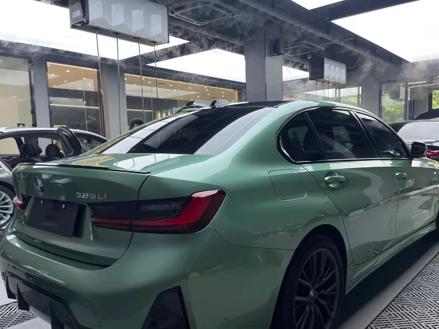 Ravoony Basic Ferrari Gloss Verde Francesca Green Vinyl Car Wrap review Penelope Hill 02