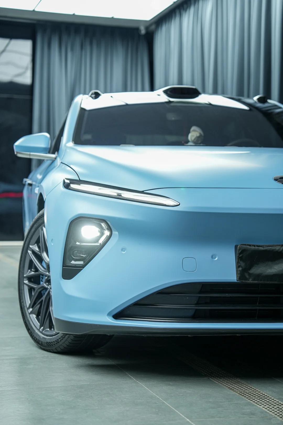 Ravoony Plus Ultimate Flat China Blue Car Wrap review Ashley Clark 02