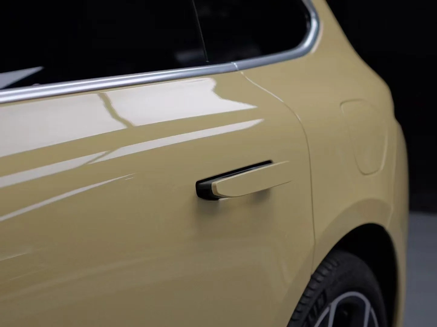 Ravoony Plus PET Glossy Sunbath Yellow Car Wrap review 3