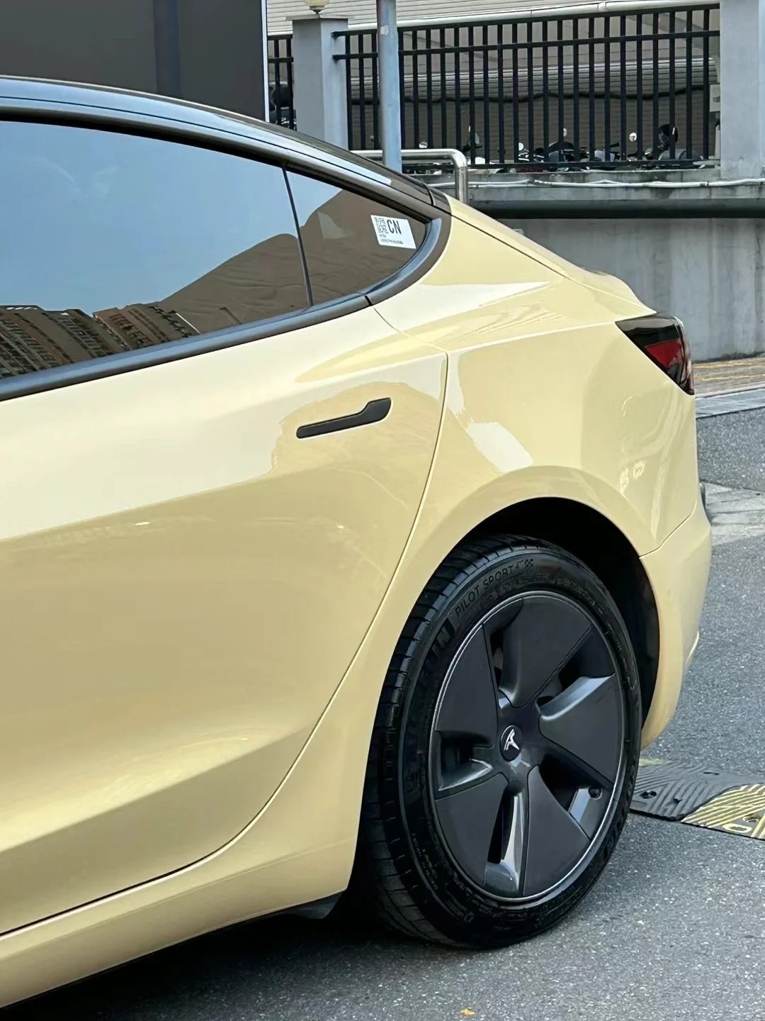 Ravoony Plus PET Glossy Sunbath Yellow Car Wrap review 0