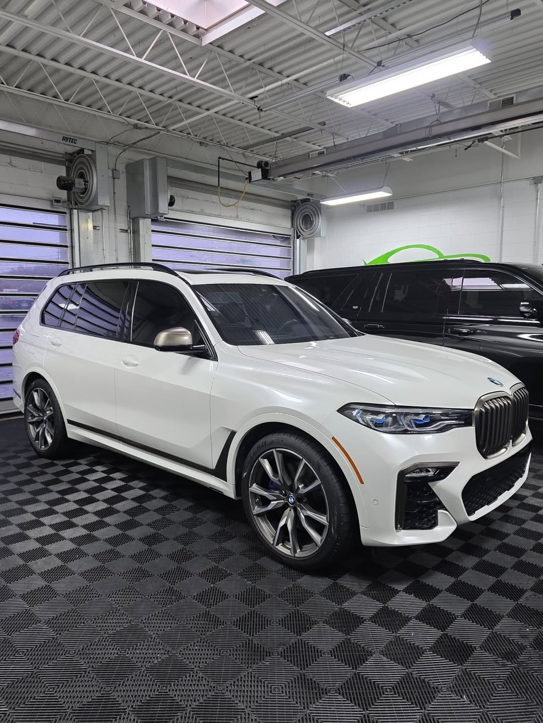 Ravoony Plus PET Gloss Shell White Car Wrap review Jessica P. 01