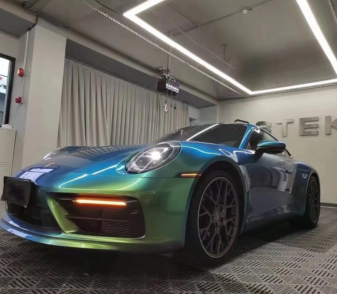 Ravoony Plus Glossy Chameleon Spring Green Car Wrap review Marcus from 01