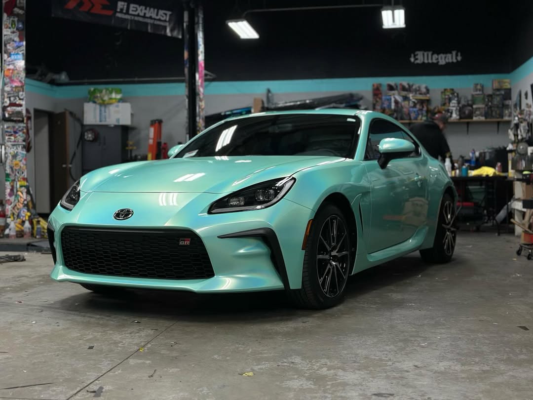   Ravoony Plus Glossy Laser Tiffany Car Vinyl Wrap review Ashley B 01