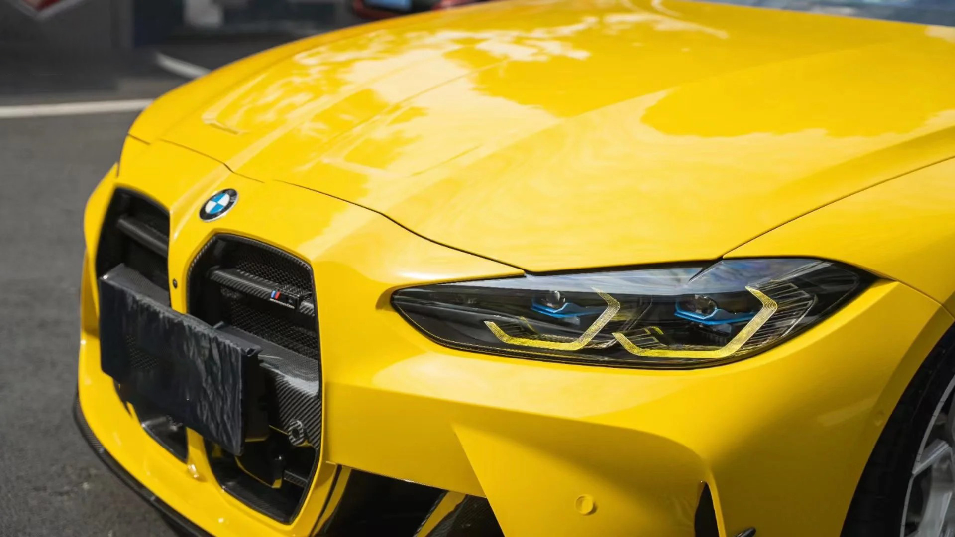 Ravoony Pro TPU Glossy Signal Yellow PPF Film review 1