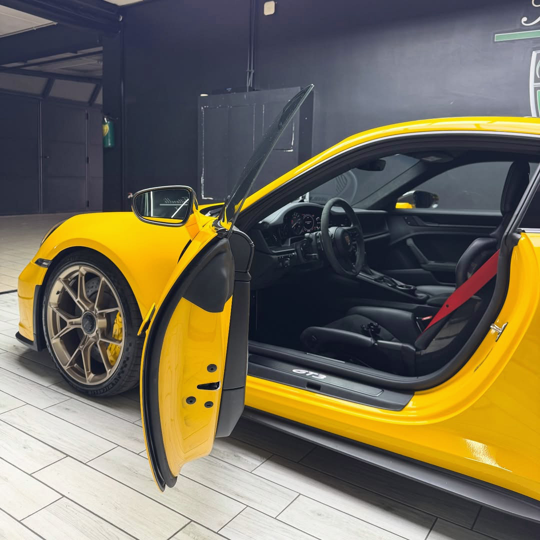 Ravoony Pro TPU Glossy Signal Yellow PPF Film review 2