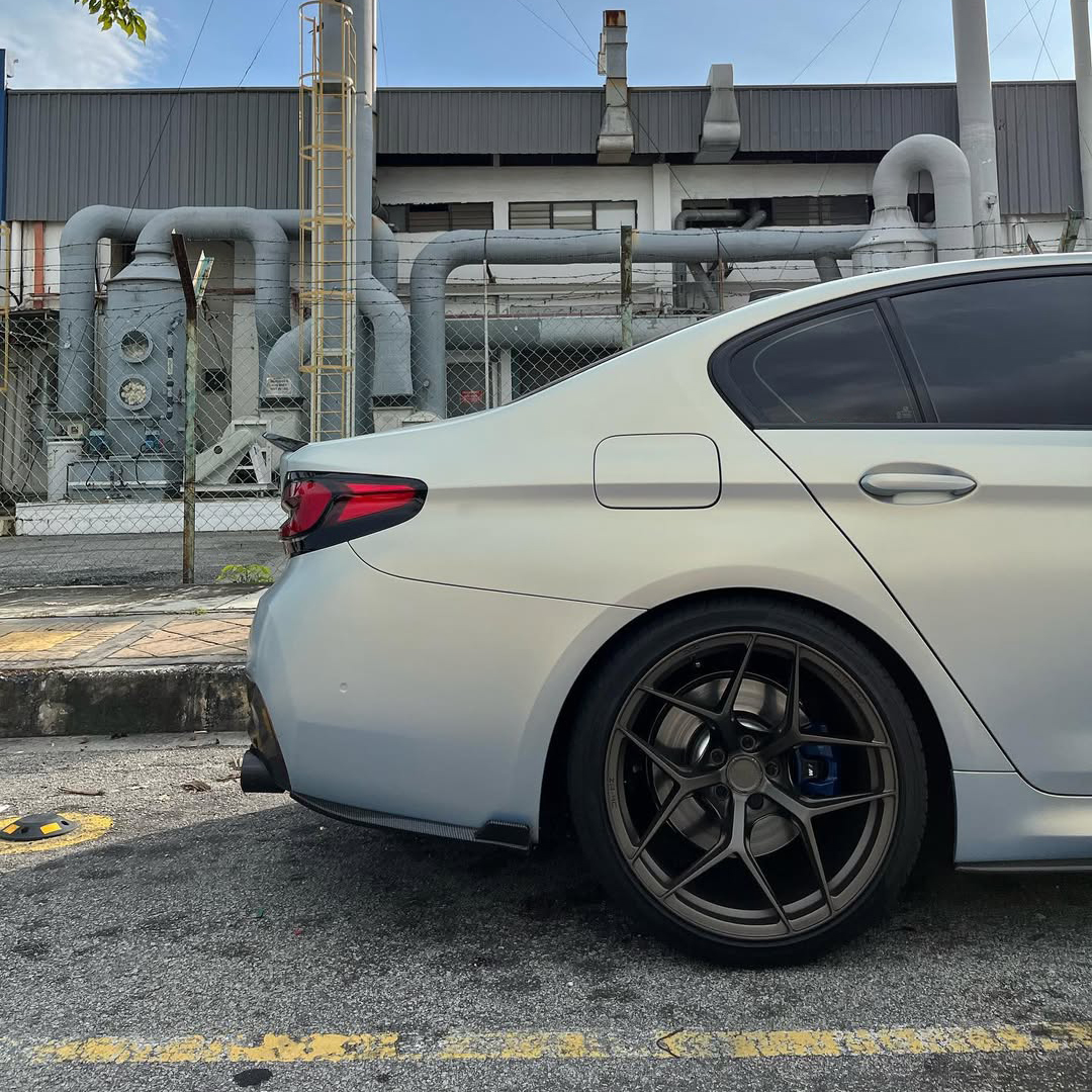 Ravoony Plus PET Ultra-Matte Gold Blue Car Vinyl Wrap review Jessica Han 02