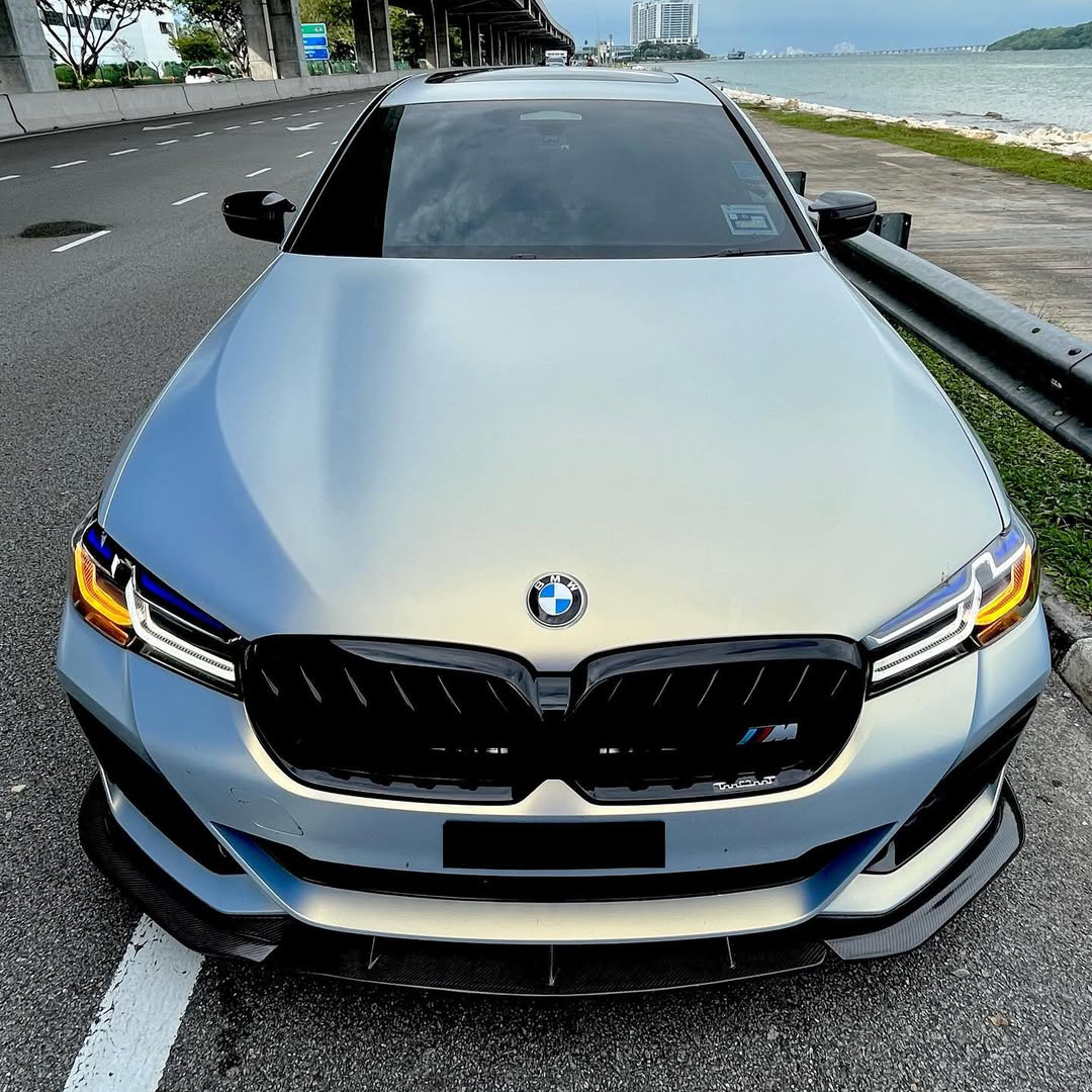 Ravoony Plus PET Ultra-Matte Gold Blue Car Vinyl Wrap review Jessica Han 00