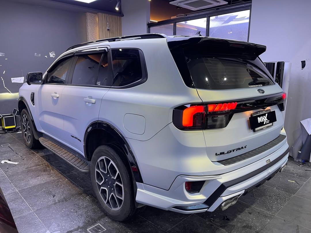 Ravoony Plus PET Ultra-Matte Gold Blue Car Vinyl Wrap review Kevin L 02