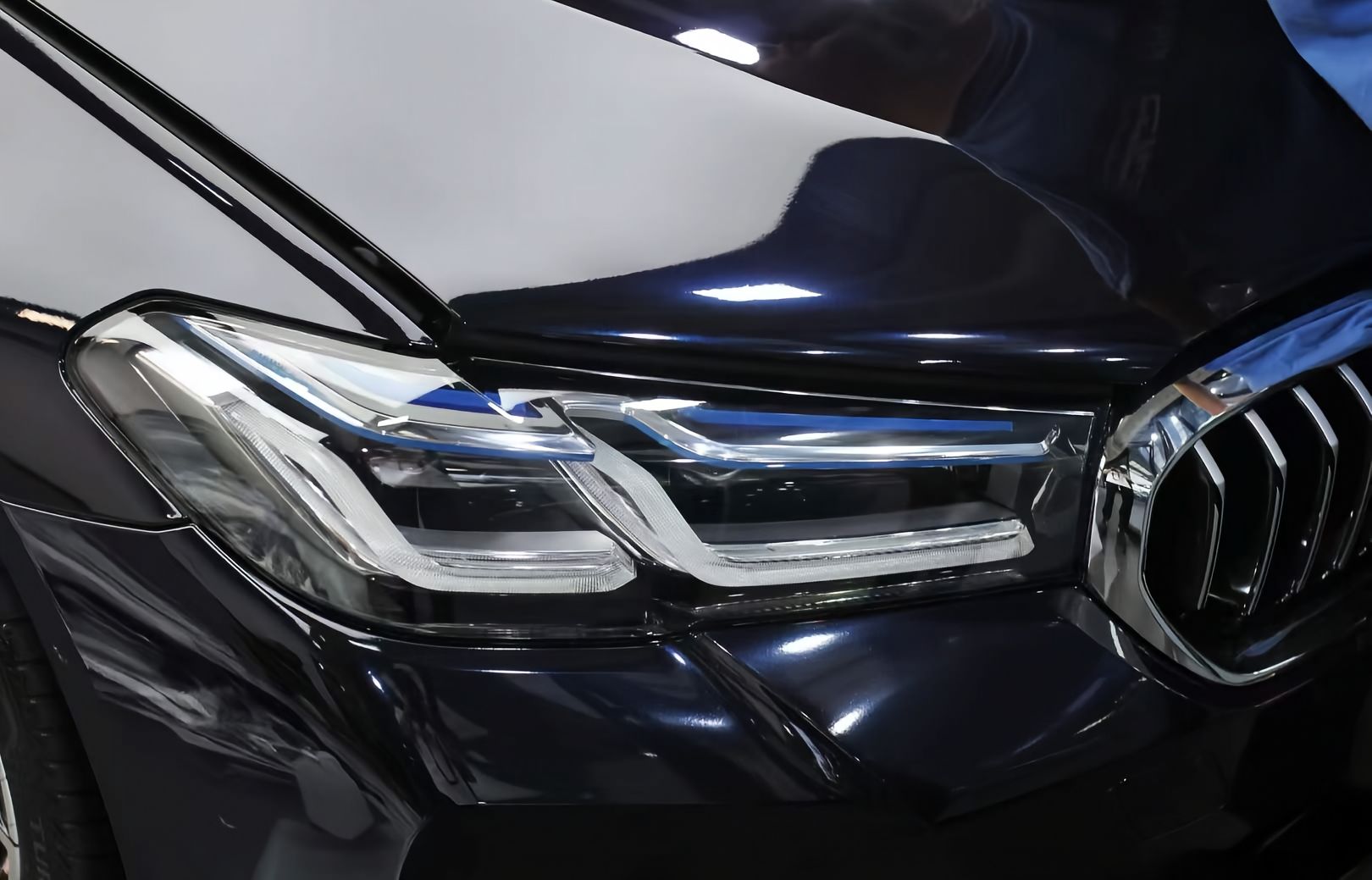 Ravoony Plus Glossy Metallic Spar Black Blue Vinyl Wrap review Danielle Mdvz 04