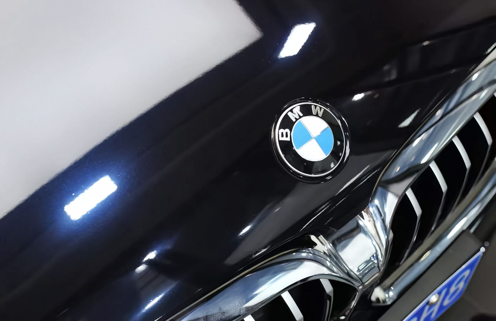 Ravoony Plus Glossy Metallic Spar Black Blue Vinyl Wrap review Danielle Mdvz 03