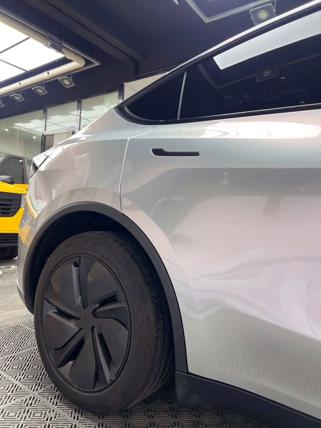 Ravoony Plus PET Technological Grey To Pink Car Wrap review Amelia Reed 01