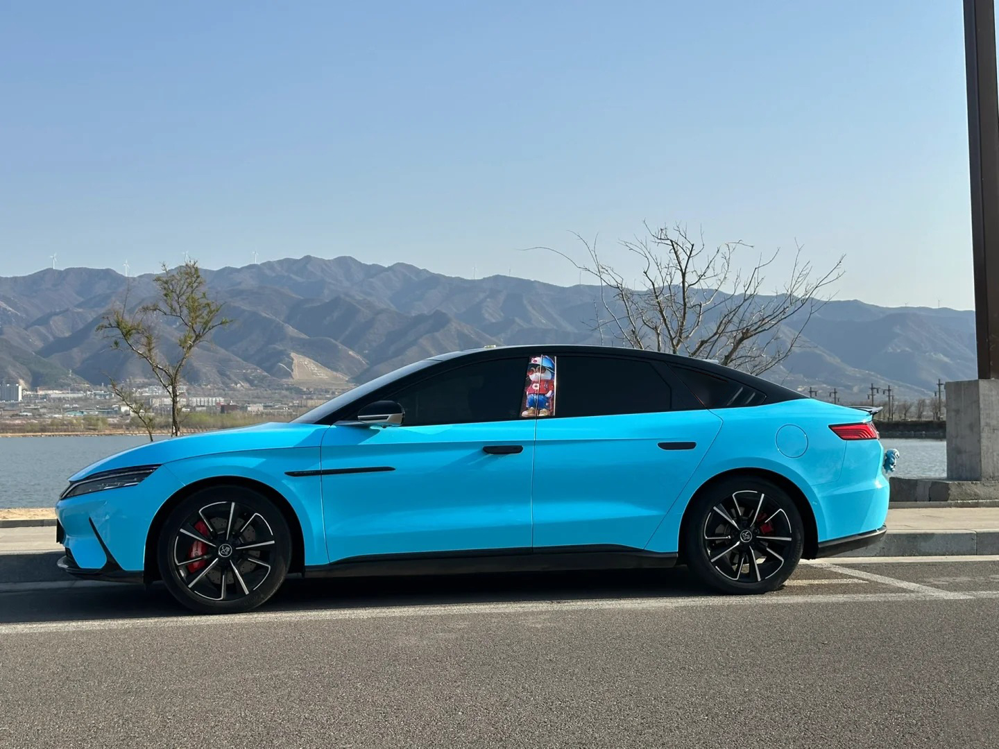 Ravoony Plus PET Glossy Crystal Sky Blue Car Wrap review Valentina Diaz