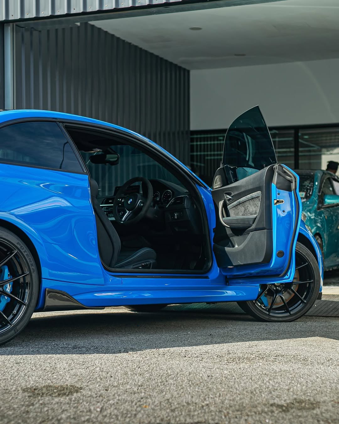Ravoony Plus PET Gloss Shark Blue Vinyl Wrap review 6